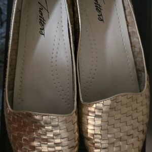 Trotters Gold Woven Flats